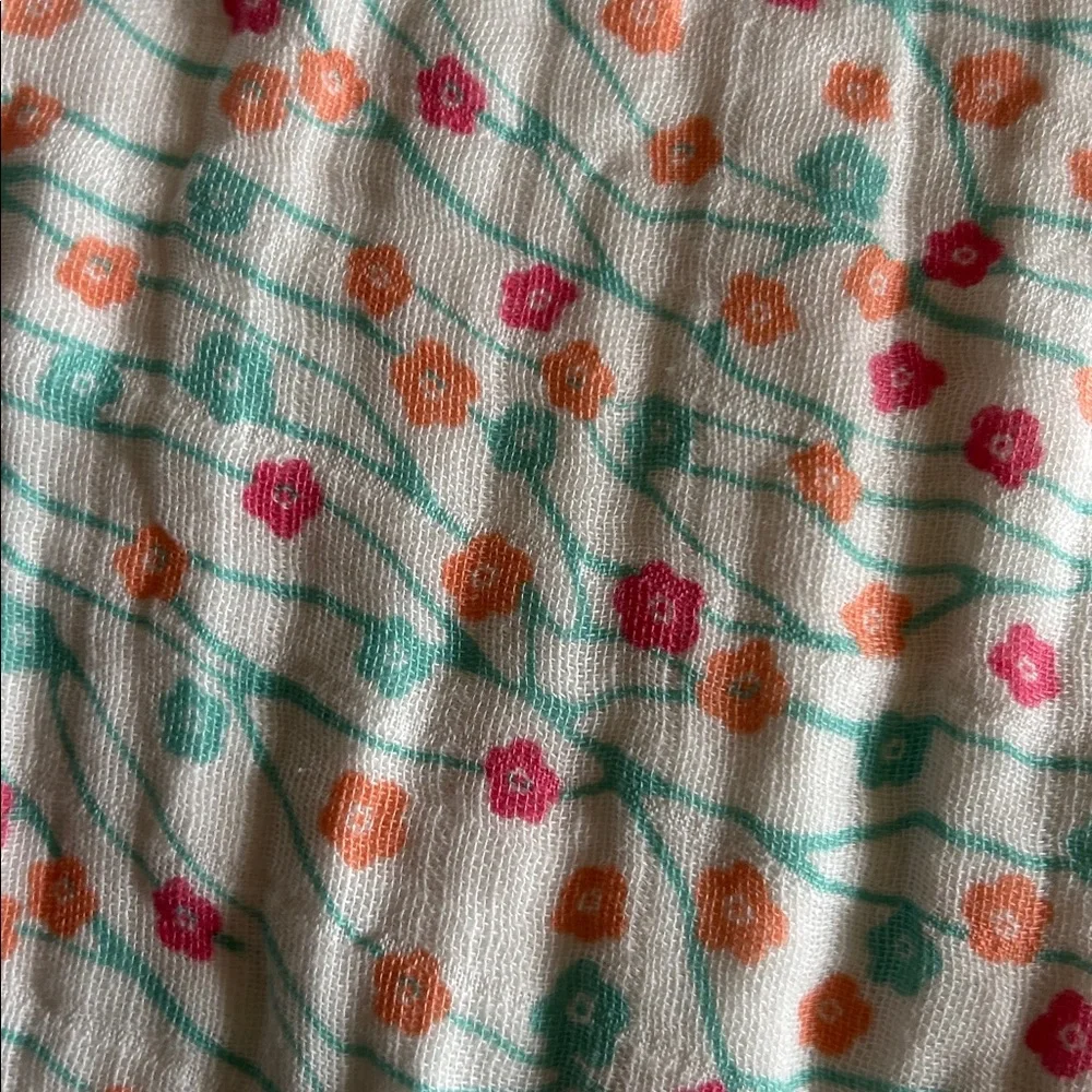 Tea for little citizens of the world blanket floral pink white Quilt